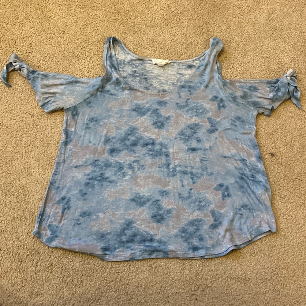 Blue tie dye top
Size: L
